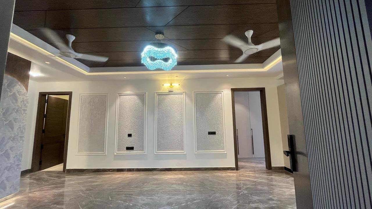  luxury floor 36 Living Area