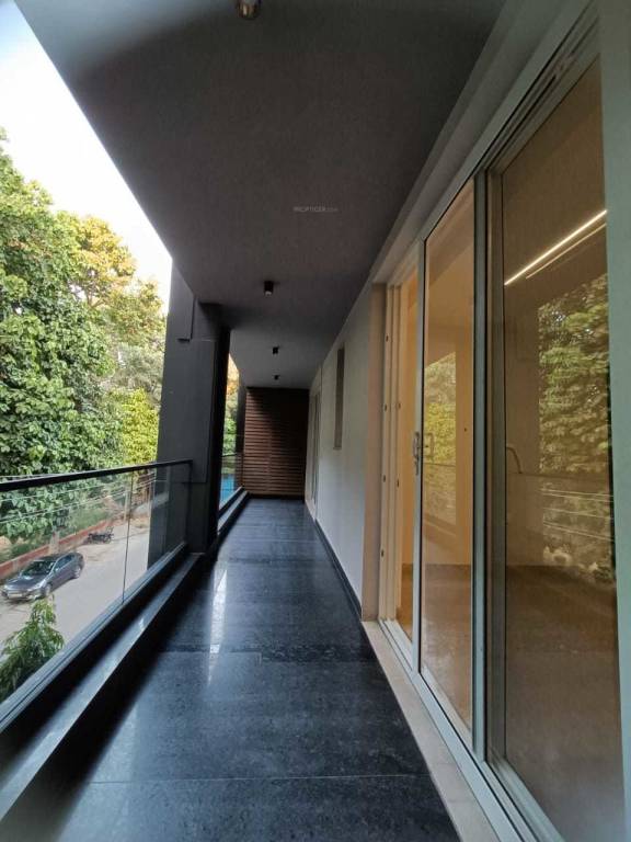  luxury floor 5 Balcony