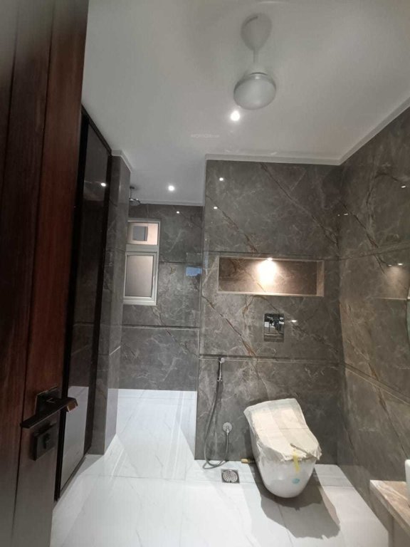  luxury floor 5 Bathroom