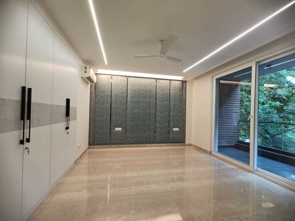  luxury floor 5 Living Area