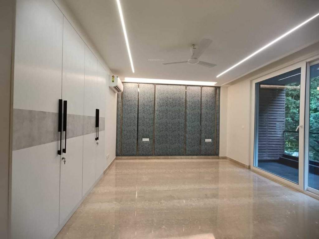  luxury floor 5 Living Area