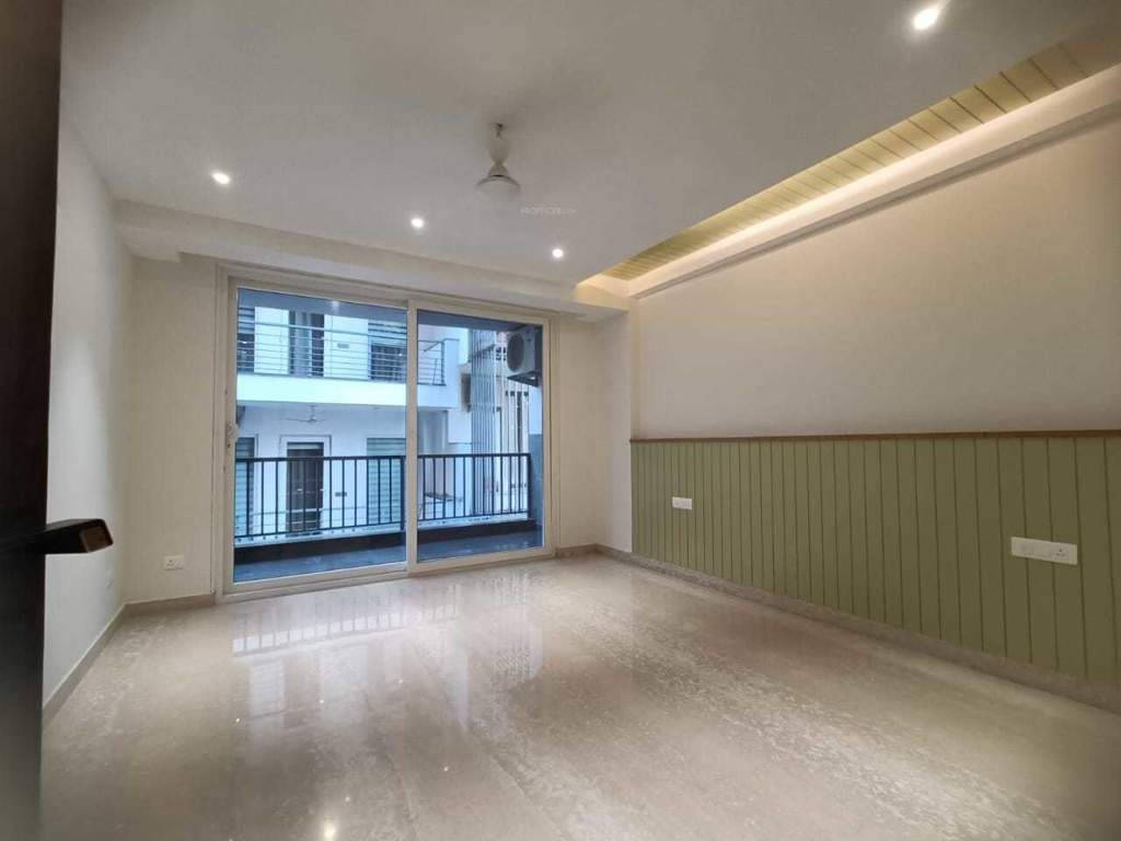  luxury floor 5 Living Area