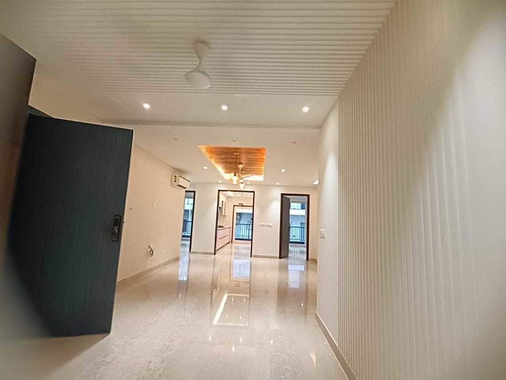  luxury floor 5 Living Area