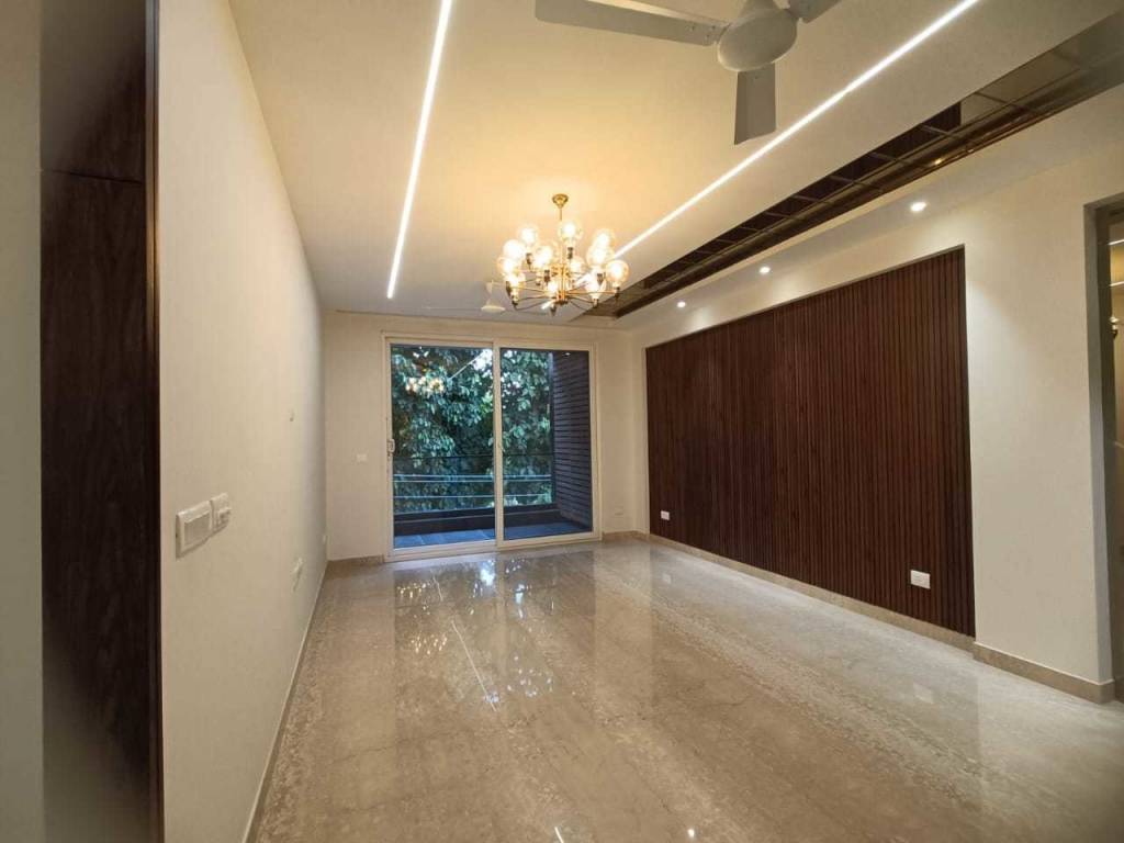  luxury floor 5 Living Area