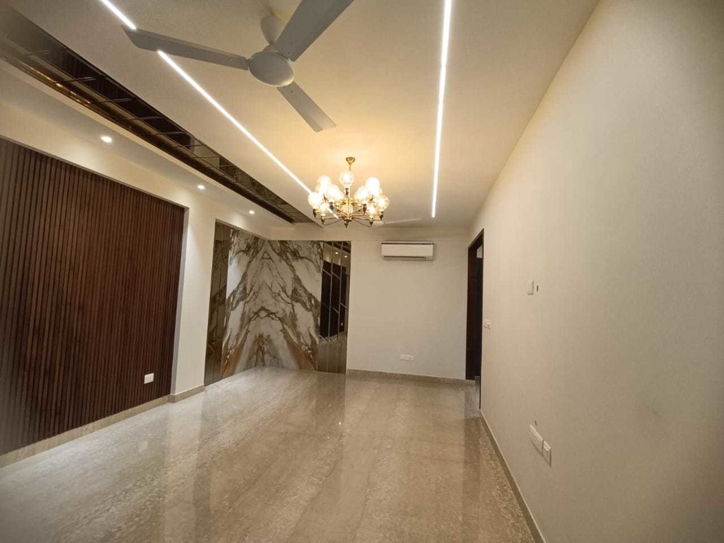  luxury floor 5 Living Area