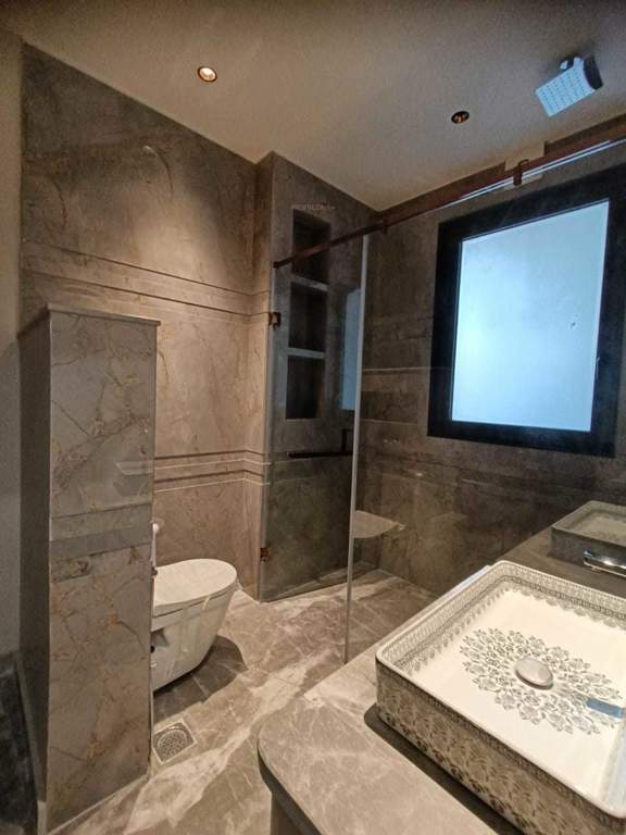  luxury floor 2 Bathroom