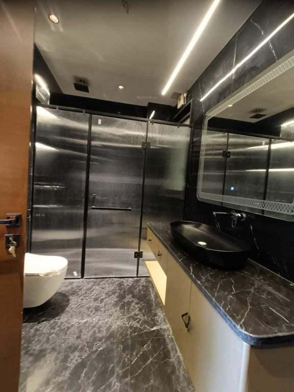  luxury floor 2 Bathroom