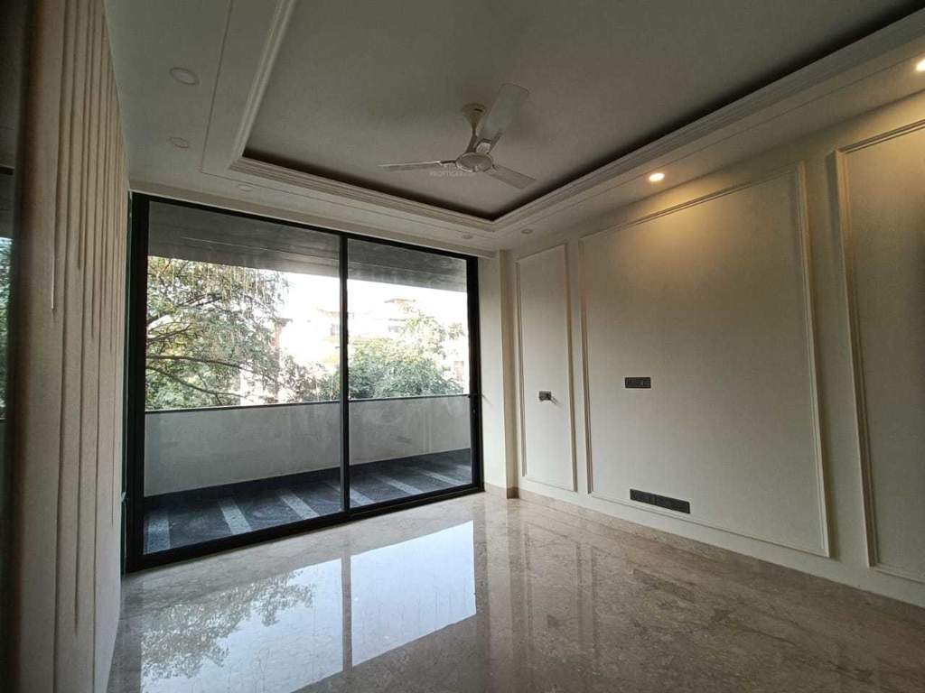  luxury floor 3 Living Area