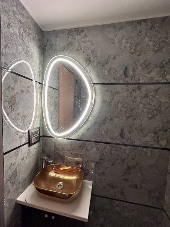 spring valley floors Bathroom