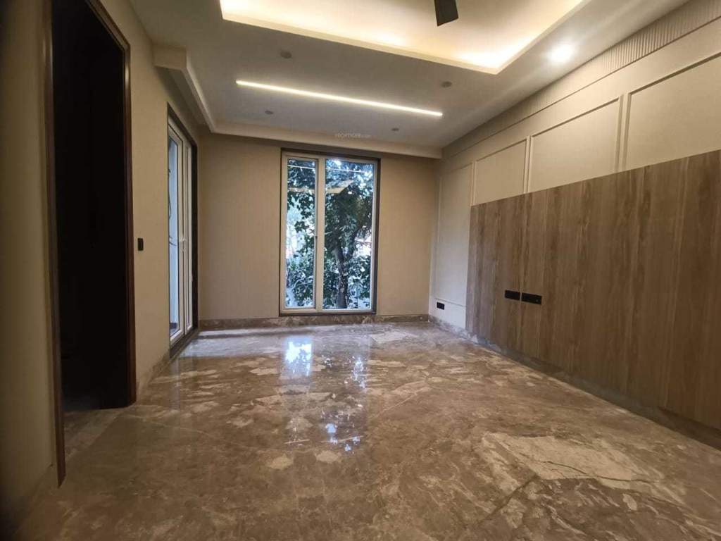  luxury floor 8 Living Area