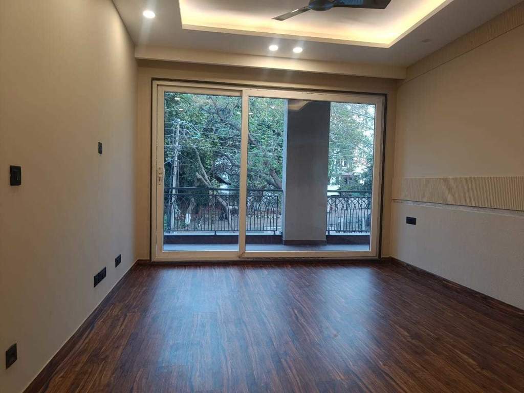  luxury floor 8 Living Area