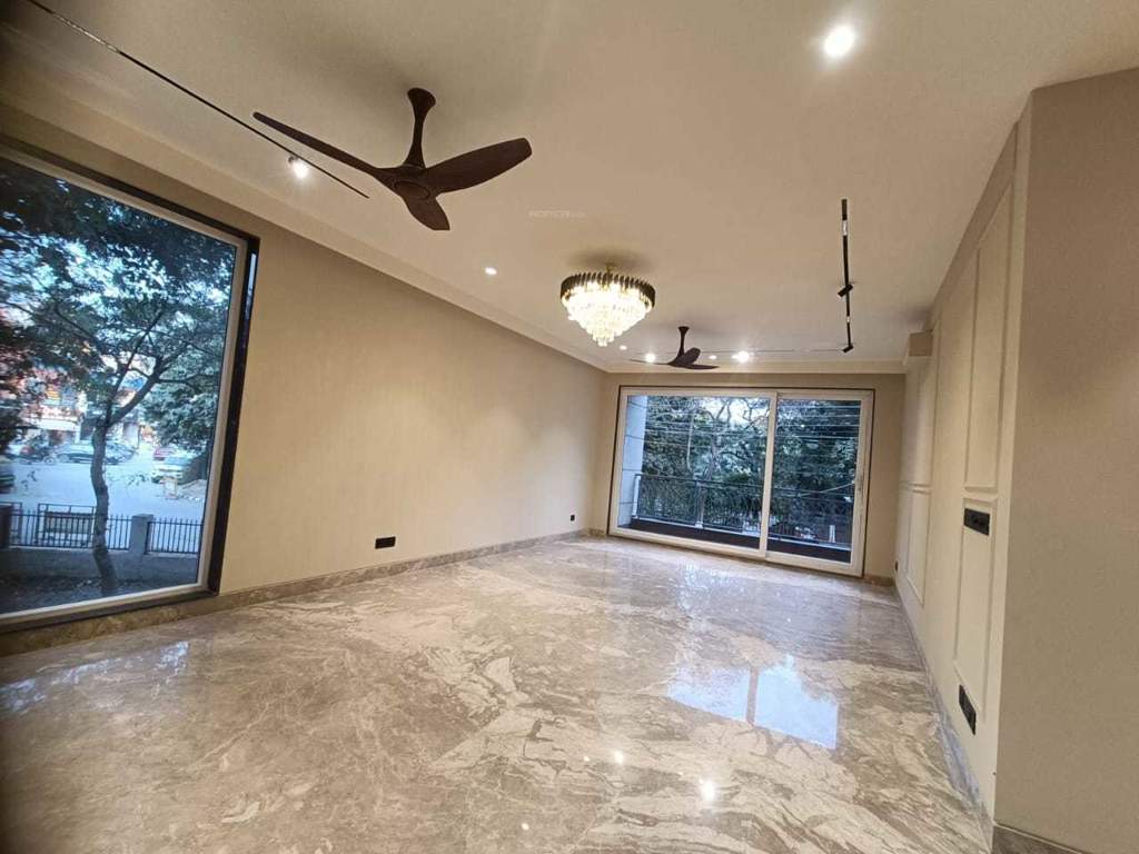  luxury floor 8 Living Area