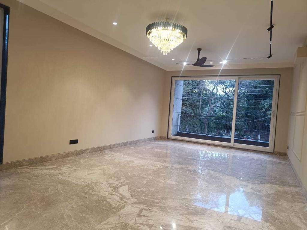  luxury floor 8 Living Area