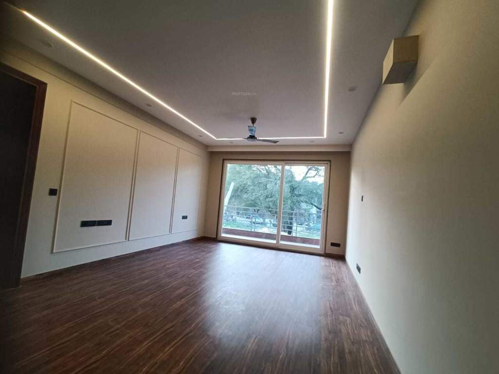  luxury floor 8 Living Area