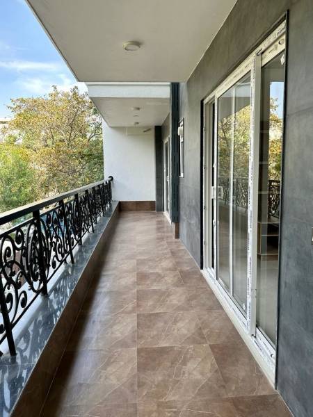  luxury-floor-10 Balcony
