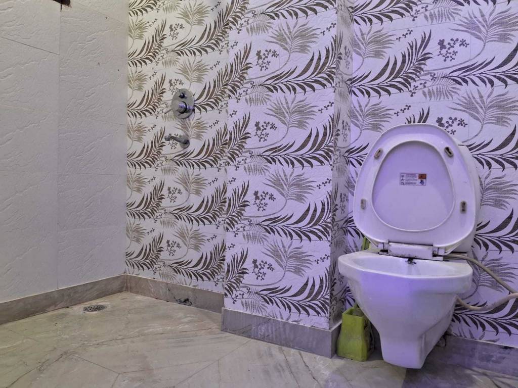  builder floors Bathroom