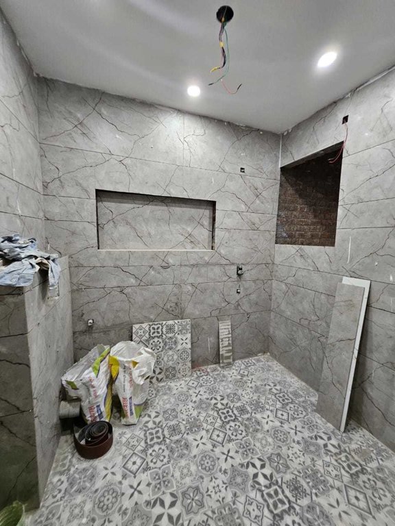 faridabad luxury floors Bathroom