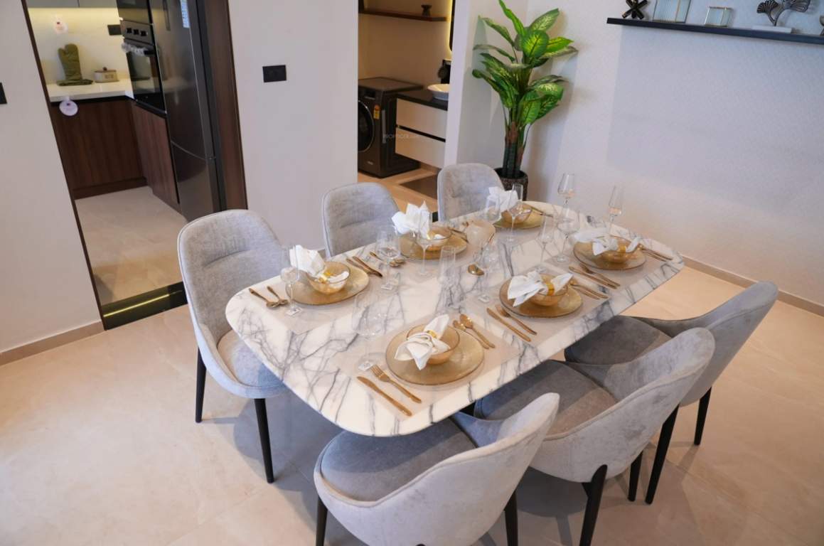  promenade Dining Area