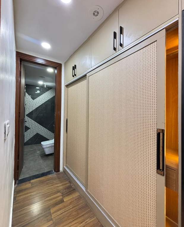  guru ji lavish floors Lobby