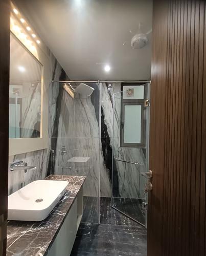  estate-luxury-floor-11 Bathroom