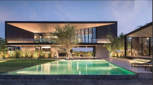  urban-ranch Swimming Pool