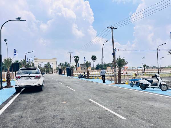  dubai-courtyard Internal Roads & Footpaths