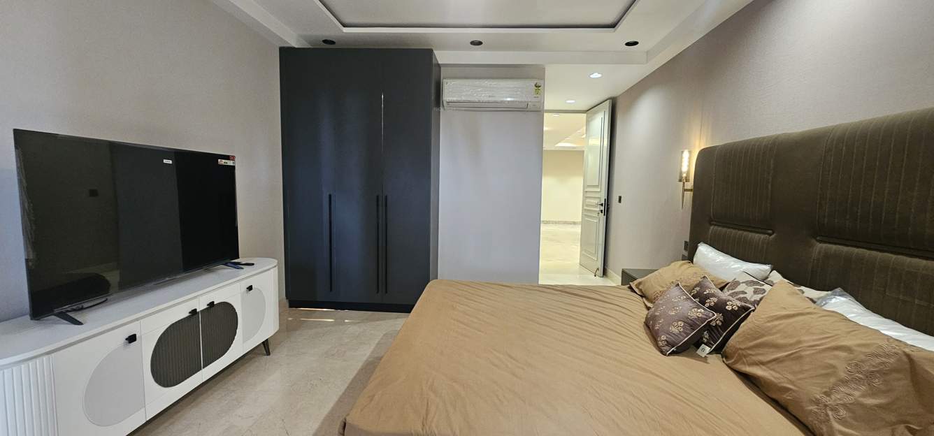 homes ultra luxury floors Bedroom