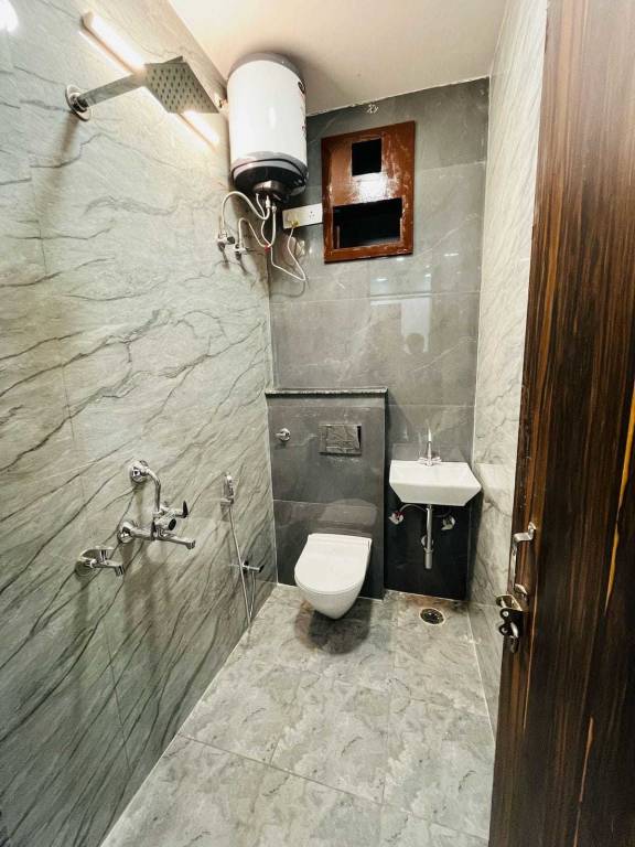  vs builder floors Bathroom