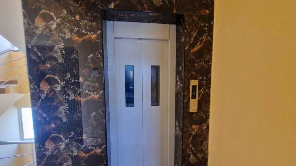  laksha-flats Lift(s)