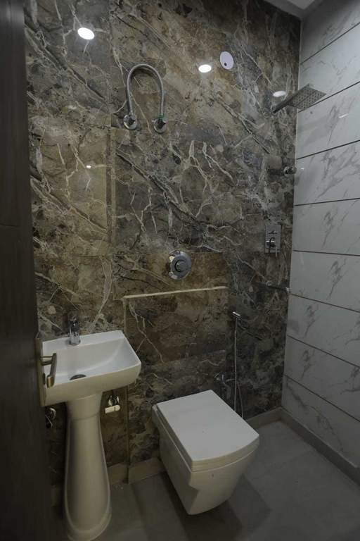  luxury floors Bathroom