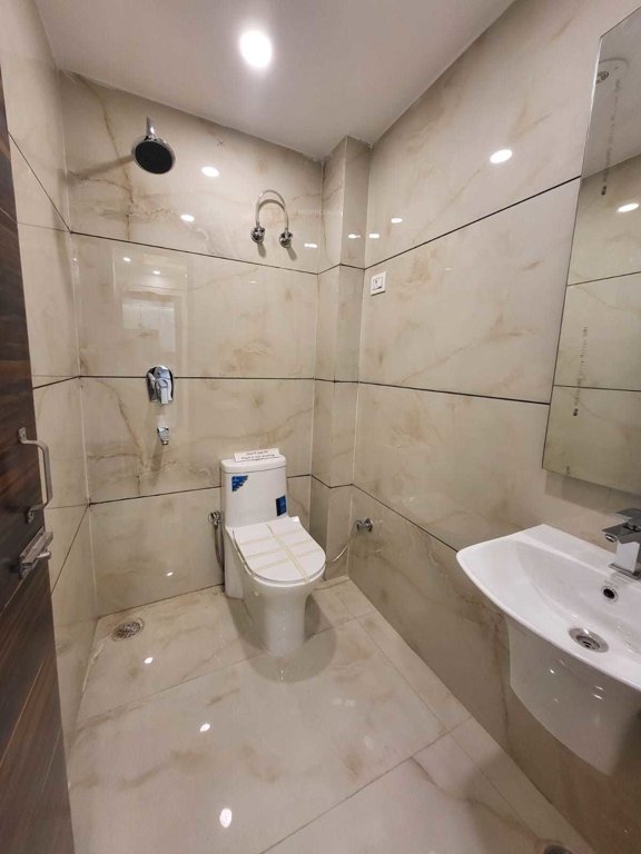  affordable floors Bathroom