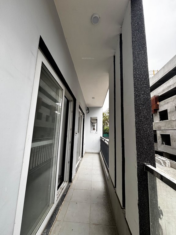  ultra luxury foors Balcony