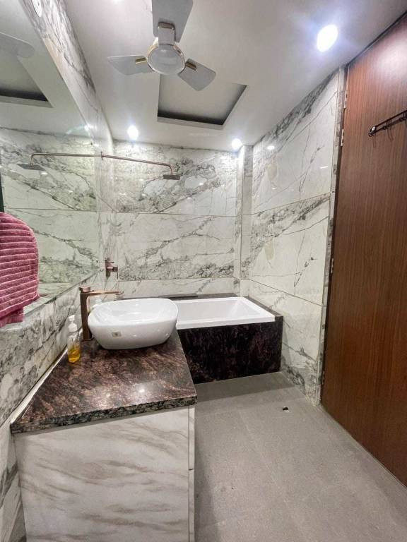  good happen dlf phase 2 Bathroom