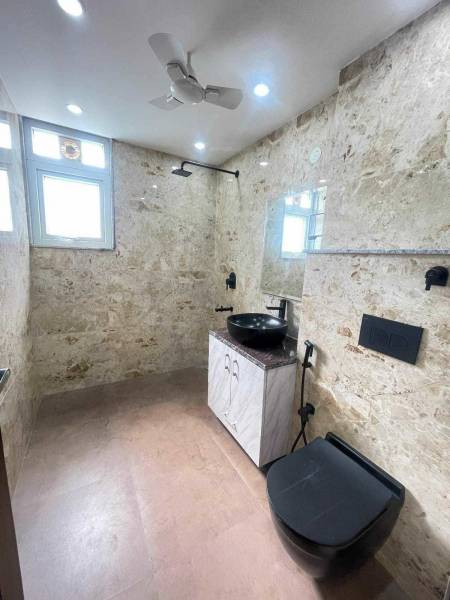  good-happen-dlf-phase-2 Bathroom