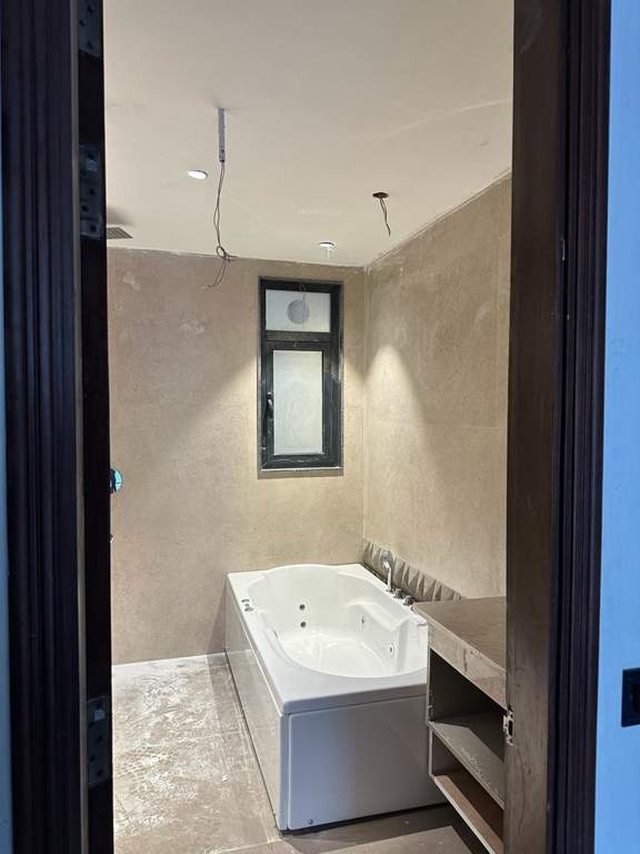  as estate luxury floor 13 Bathroom