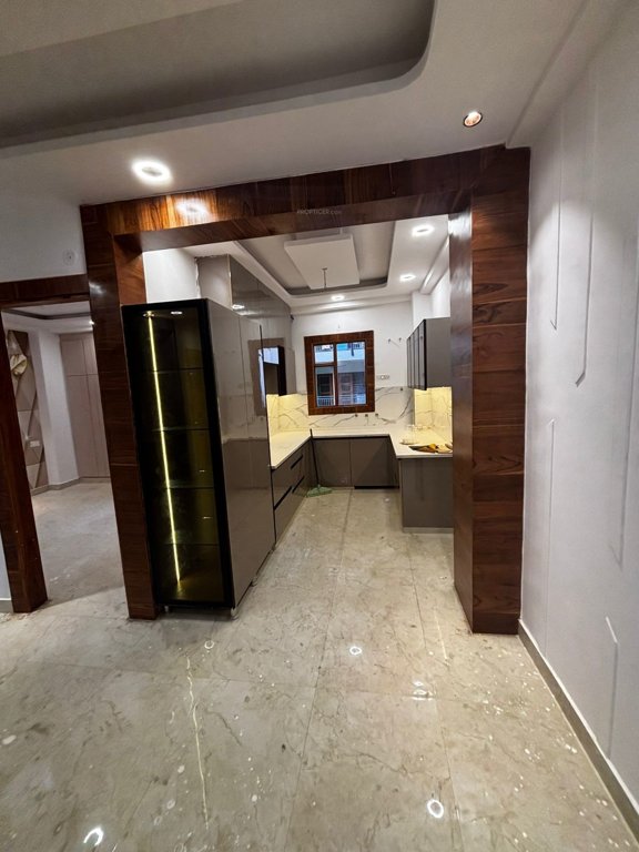  luxury builder floor Kitchen