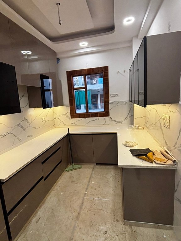  luxury builder floor Kitchen