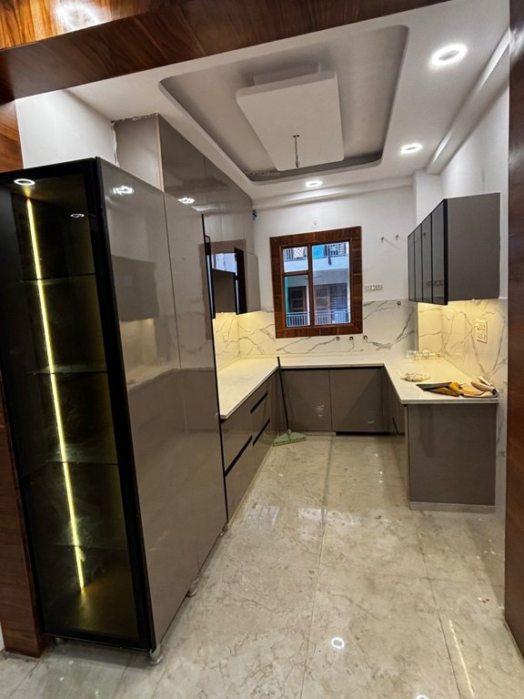  luxury builder floor Kitchen
