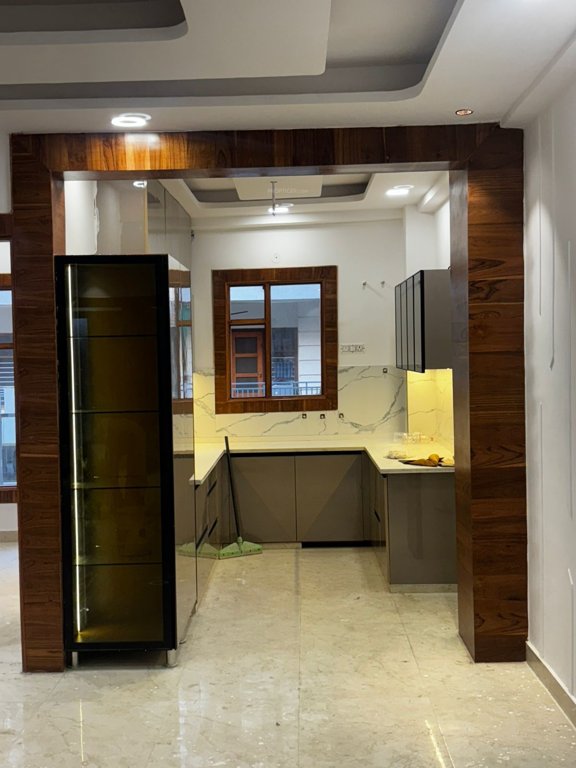  luxury builder floor Kitchen