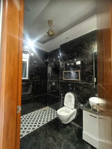  estate-ulta-luxury-floor-15 Bathroom