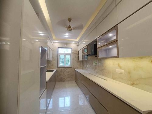  estate-ulta-luxury-floor-15 Kitchen