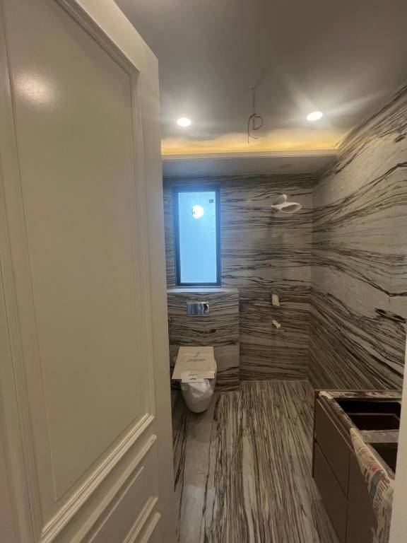  realty floors Bathroom