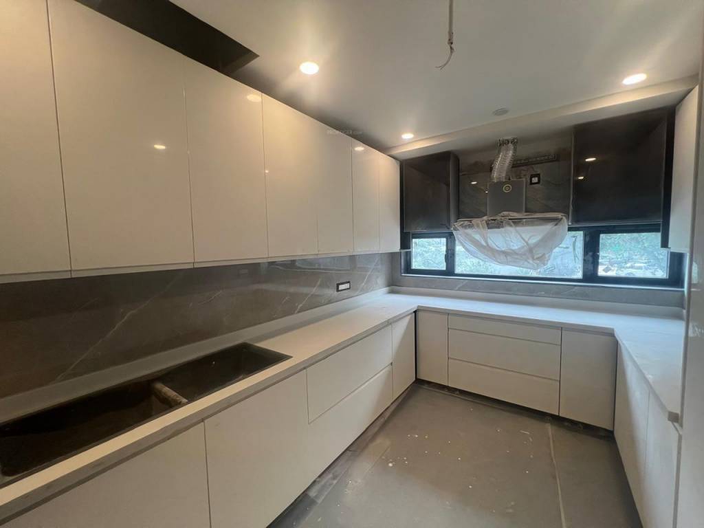  realty floors Kitchen