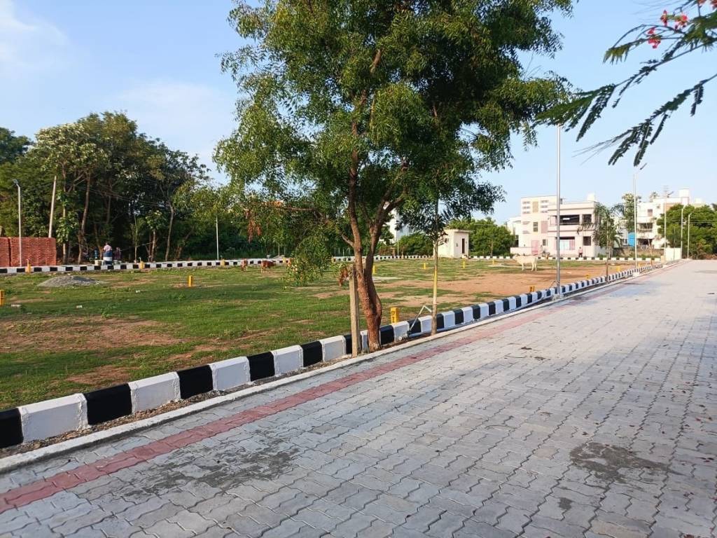  sri vyssnavi avenue Plot