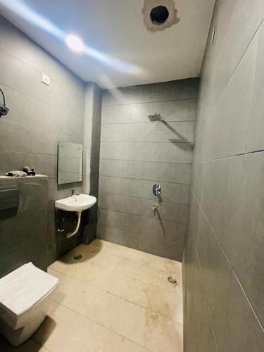 Bathroom delhi-housing-affordable-homes Bathroom
