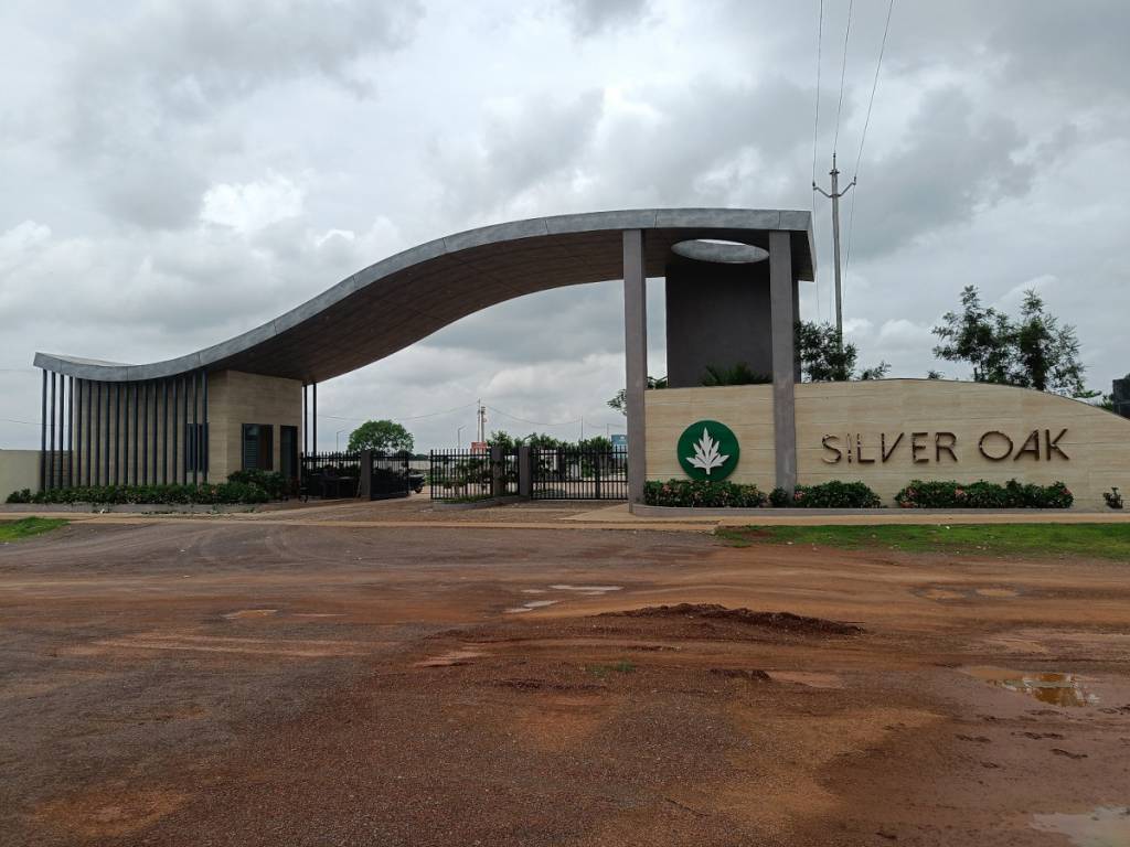  silver oak villa Entrance Gate Security Cabin