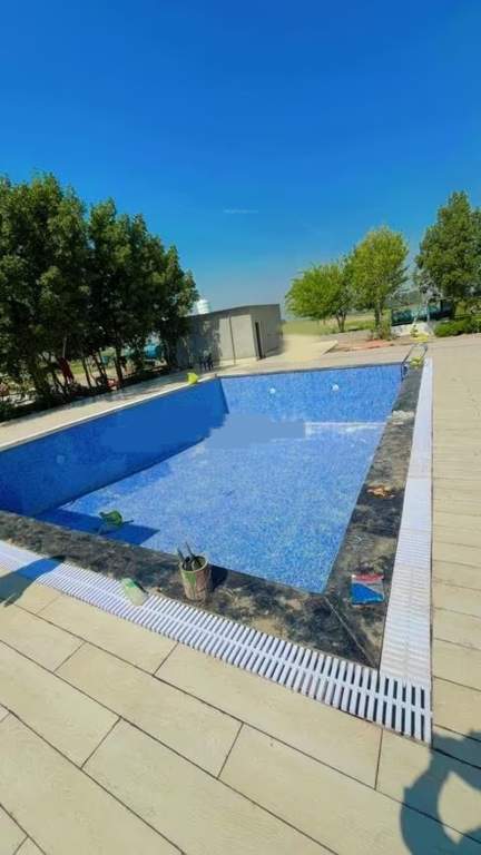  av farm Swimming Pool