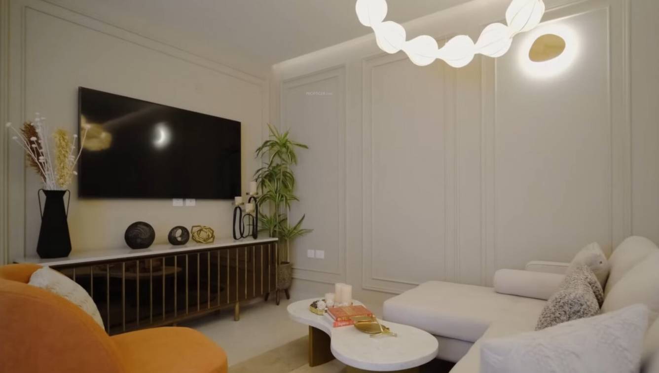  lakecrest Living Area