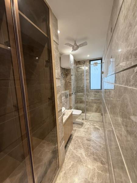  luxury-floors-dlf-phase-2 Bathroom