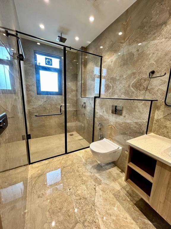  luxury floors Bathroom